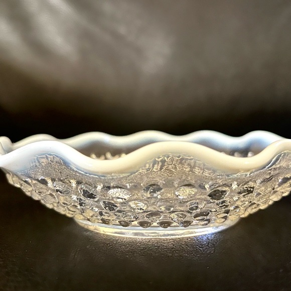 ππΎπππΆββ― Anchor Hocking opalescent hobnail ruffled bowl - Picture 3 of 3